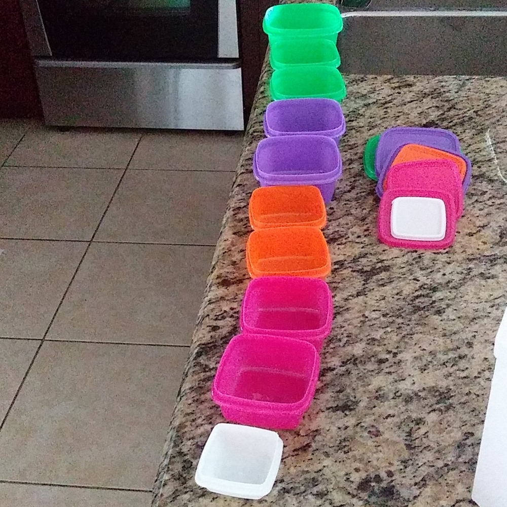 Measuring plastic containers w/ lids. New In Box!